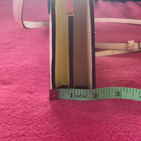 White alligator inspired evening bag - Picture 6 of 6